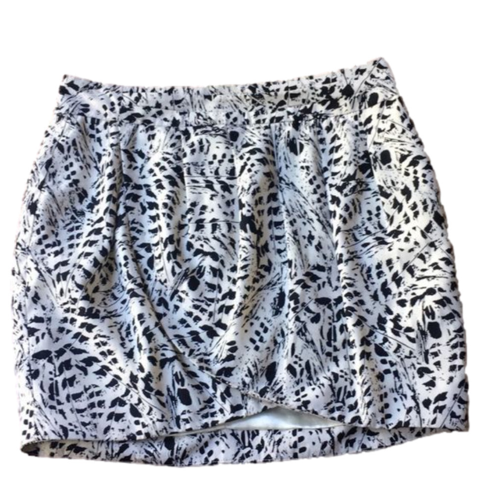 FOREVER 21 Tulip Hem Mini Skirt